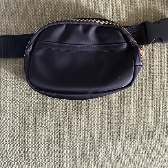 Black with Gold Zipper Belt Bag Cross Body Bag - Picture 1 of 4